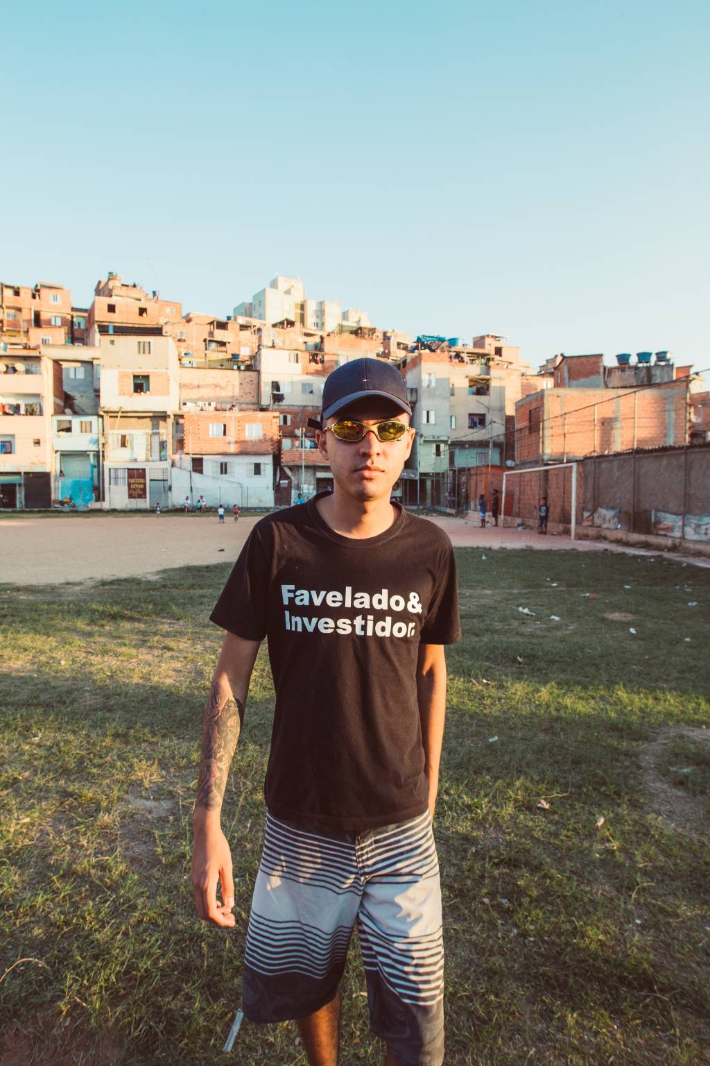 Jovem da periferia ensina educação financeira em canal no YouTube