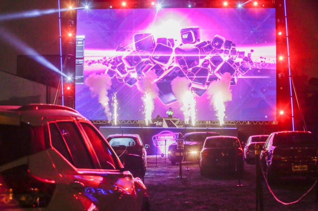 O sucesso do drive-in: conheça seis espaços que exibem filmes na pandemia