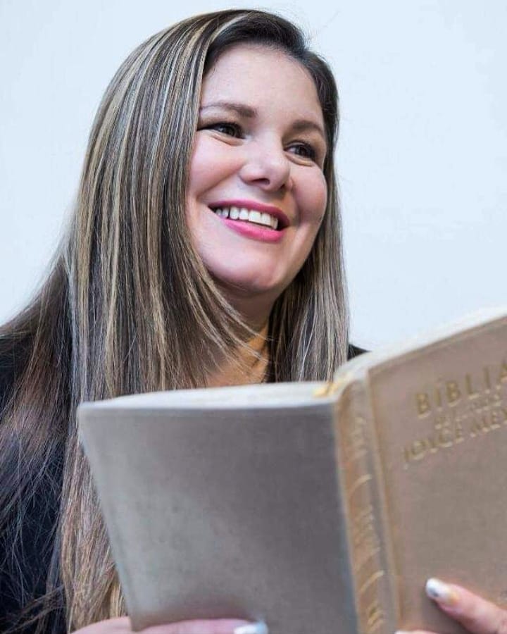 Vivi Brunieri diz que ganhou R$ 500 000 com pornô, mas se arrepende