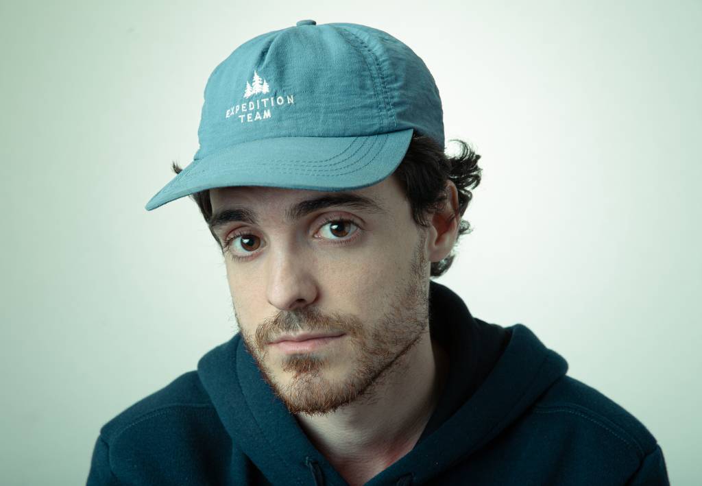 Ator de Hoje Eu Quero Voltar Sozinho faz ensaios fotográficos com desconto