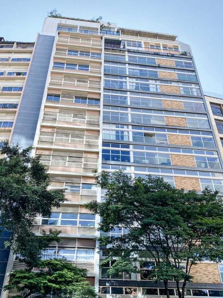 Prédios marcantes no Centro, no sentido horário: Século XX, Iracema e o gigante Andraus Prédios marcantes no Centro, no sentido horário: Século XX, Iracema e o gigante Andraus