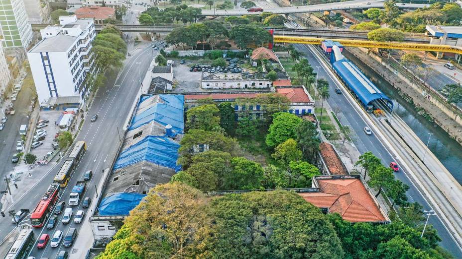 Batalhão abandonado no Parque Dom Pedro: rara construção iniciada no século XVIII ainda em pé está sem uso há 23 anos Batalhão abandonado no Parque Dom Pedro: rara construção iniciada no século XVIII ainda em pé está sem uso há 23 anos