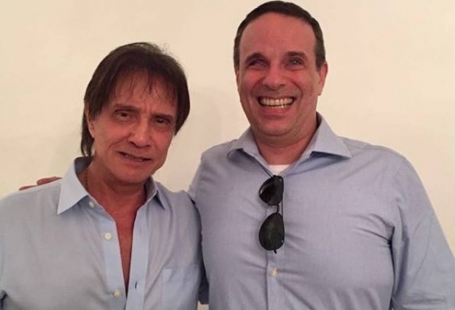 Dudu Braga, filho de Roberto Carlos, é enterrado em SP