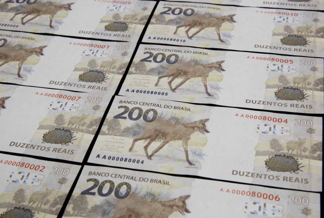 200 reais 200 reais