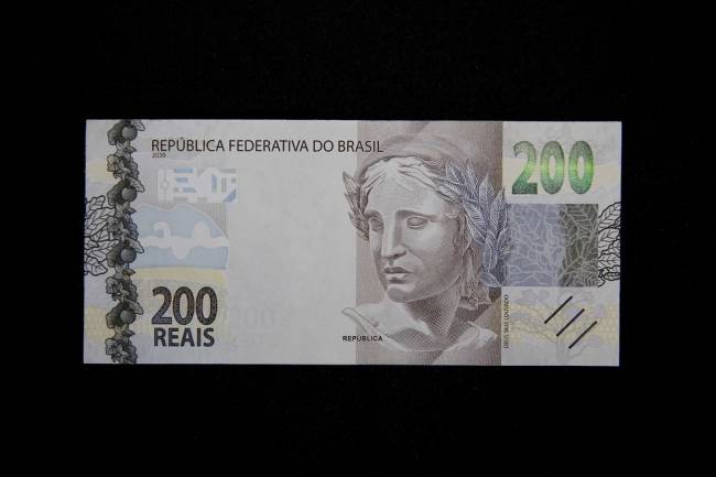 200 reais 200 reais