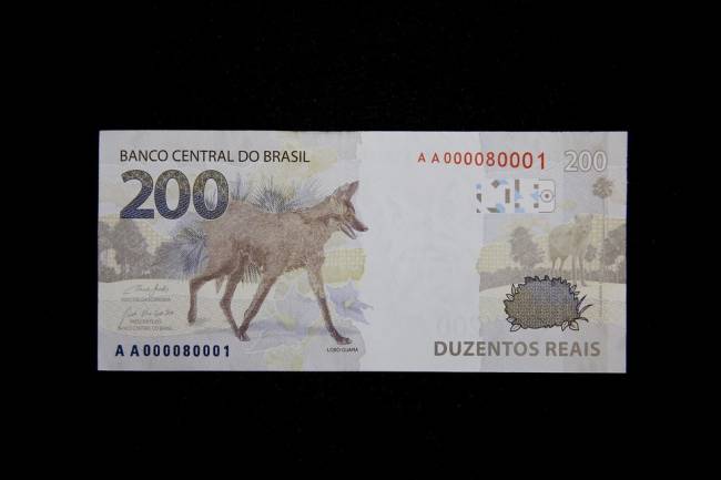 200 reais 200 reais