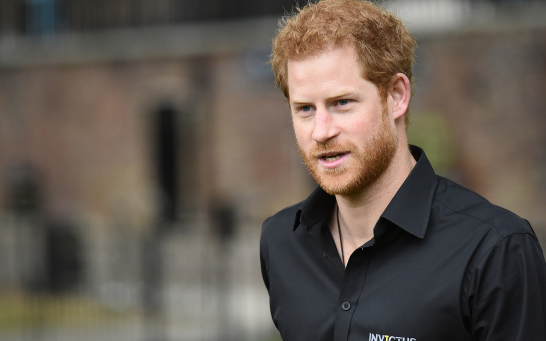 Harry faz homenagem ao avô, o príncipe Philip, à parte da família real