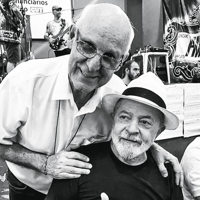 Com Erundina, Guilherme Boulos e Lula :“Sou próximo da vertente socialista, mas não causo problemas de hierarquia na Igreja”, diz Lancellotti. Com Erundina, Guilherme Boulos e Lula :“Sou próximo da vertente socialista, mas não causo problemas de hierarquia na Igreja”, diz Lancellotti.