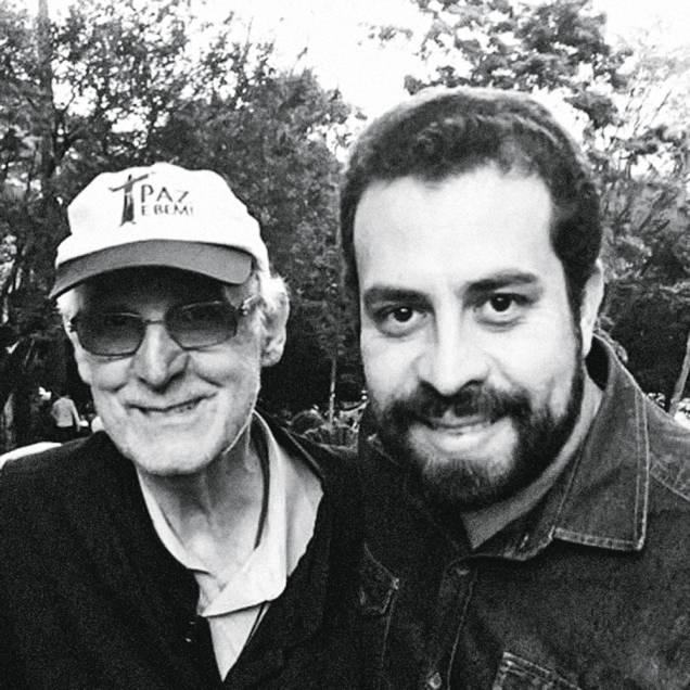 Com Erundina, Guilherme Boulos e Lula :“Sou próximo da vertente socialista, mas não causo problemas de hierarquia na Igreja”, diz Lancellotti. Com Erundina, Guilherme Boulos e Lula :“Sou próximo da vertente socialista, mas não causo problemas de hierarquia na Igreja”, diz Lancellotti.