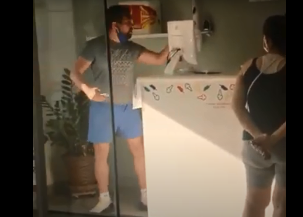 Homem se recusa a usar máscara e ataca sorveteria e comerciante