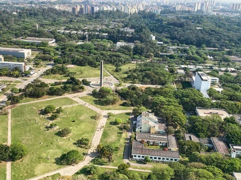 Praça do Relógio: não exatamente um enclave necessitado Praça do Relógio: não exatamente um enclave necessitado