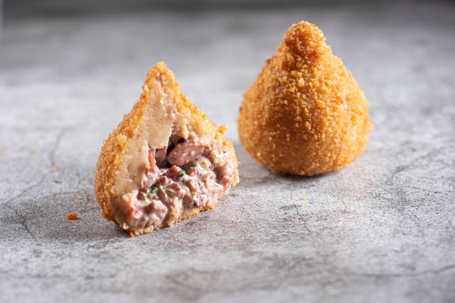 Coxinha: com recheio de polvo Coxinha: com recheio de polvo