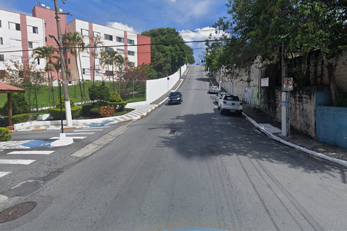 Menina de 12 anos cai de terceiro andar de prédio na zona sul de SP