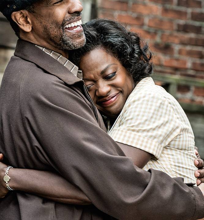 Viola abraçando Denzel