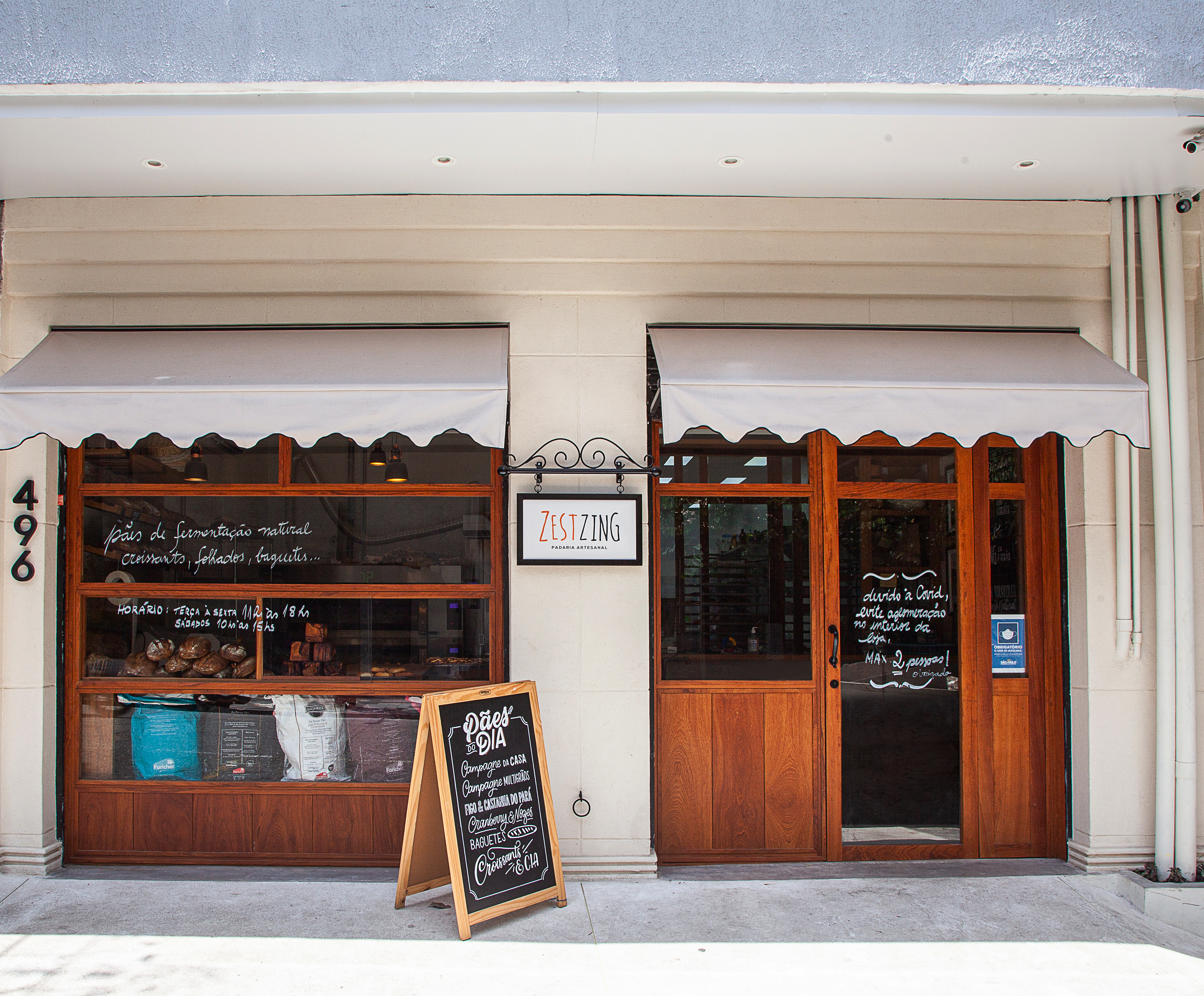 Fachada da padaria: diferentes op&ccedil;&otilde;es de p&atilde;es