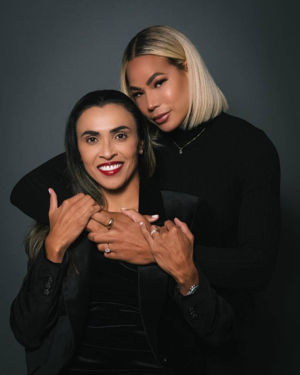 Marta anuncia noivado: “Mais um capítulo que estamos escrevendo juntas”