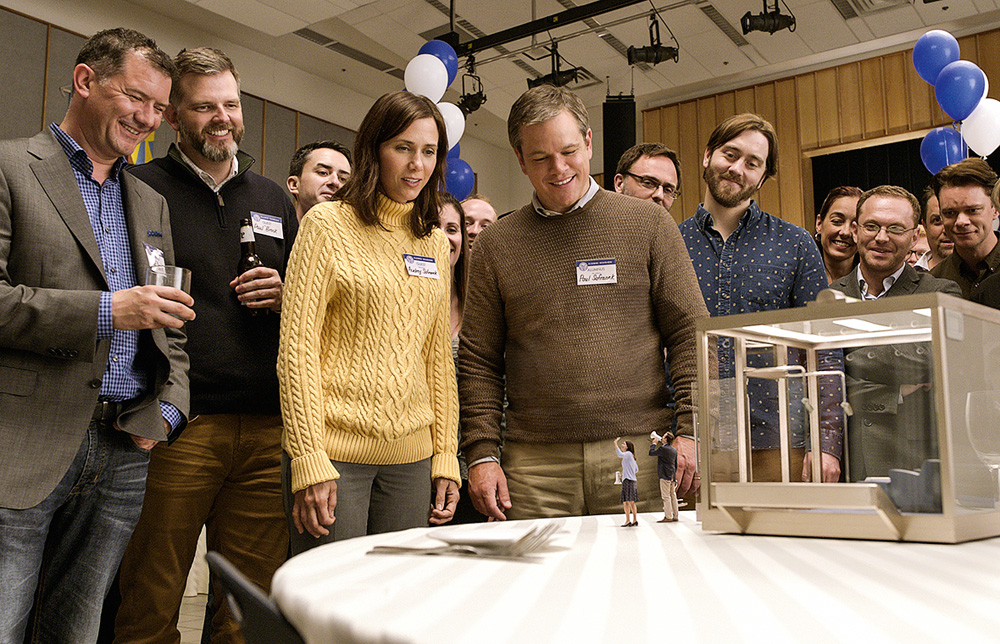 DOWNSIZING Imagem com diversos atores de A Pequena Grande Vitória
