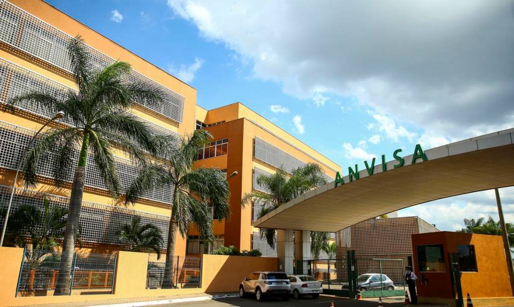 Anvisa reforça alerta de recolhimento de petiscos caninos intoxicados