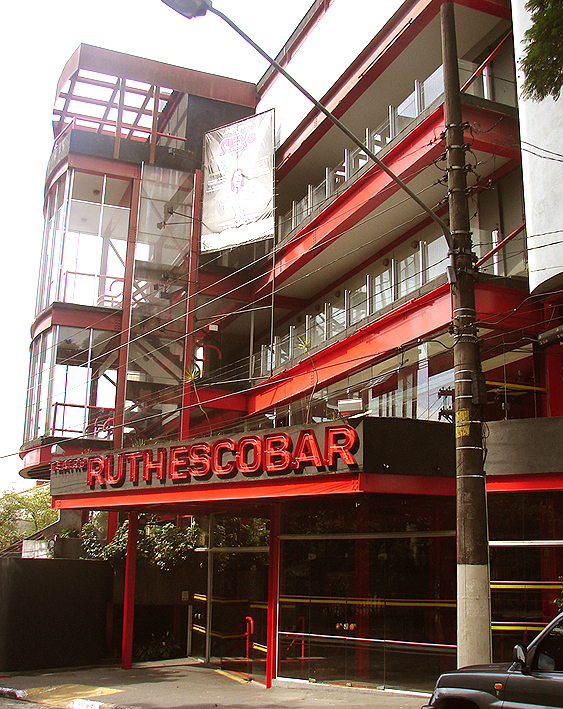 Fachada do Teatro Ruth Escobar, na Rua dos Ingleses.