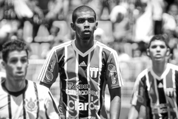 Jogador de futebol morre aos 24 anos