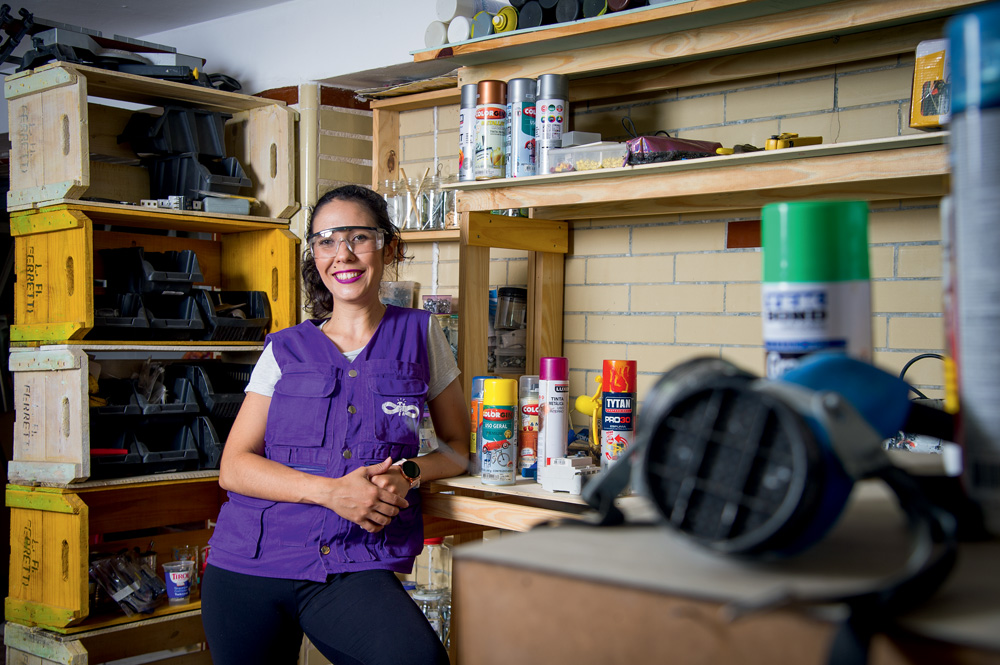 Mana Manutenção faz serviços de reforma e reparos só para mulheres