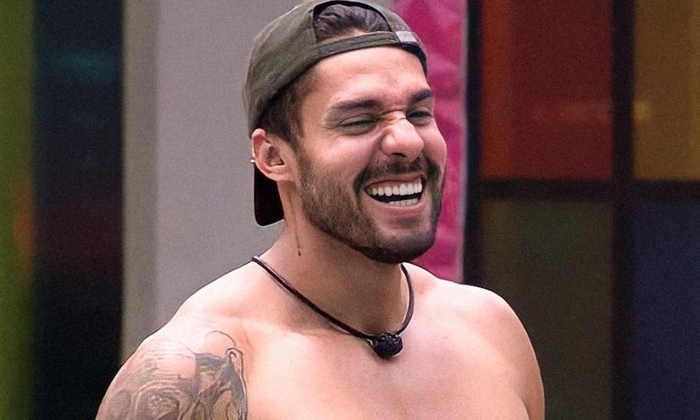 Arcrebiano surpreende com antes e depois de harmonização facial