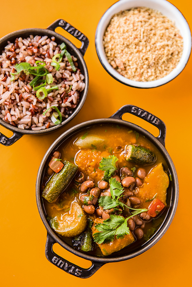 Mocotó – Feijão-de-corda pedida vegana Mocotó: feijão-de-corda- com maxixe, chuchu, abóbora e quiabo