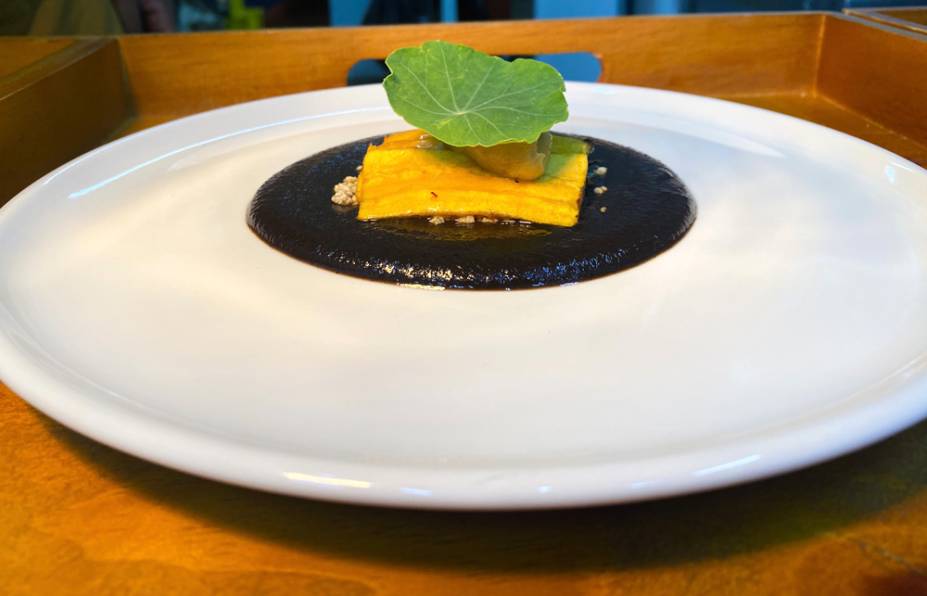 Mole Negro: tem a parceria de quatro lâminas de banana-da-terra e mel de abelhas nativas Mole Negro: tem a parceria de quatro lâminas de banana-da-terra e mel de abelhas nativas