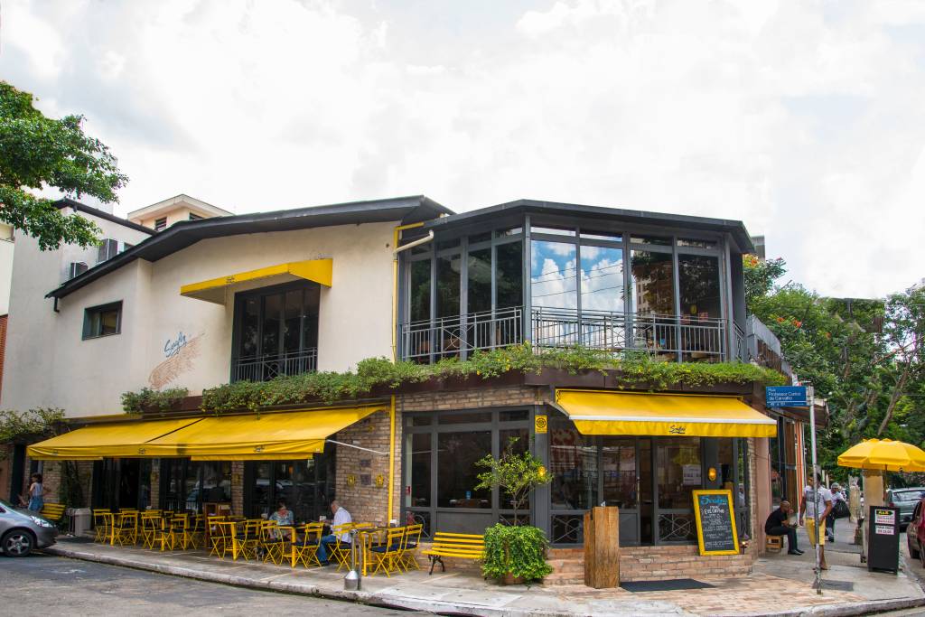Serafina fecha dois restaurantes na cidade