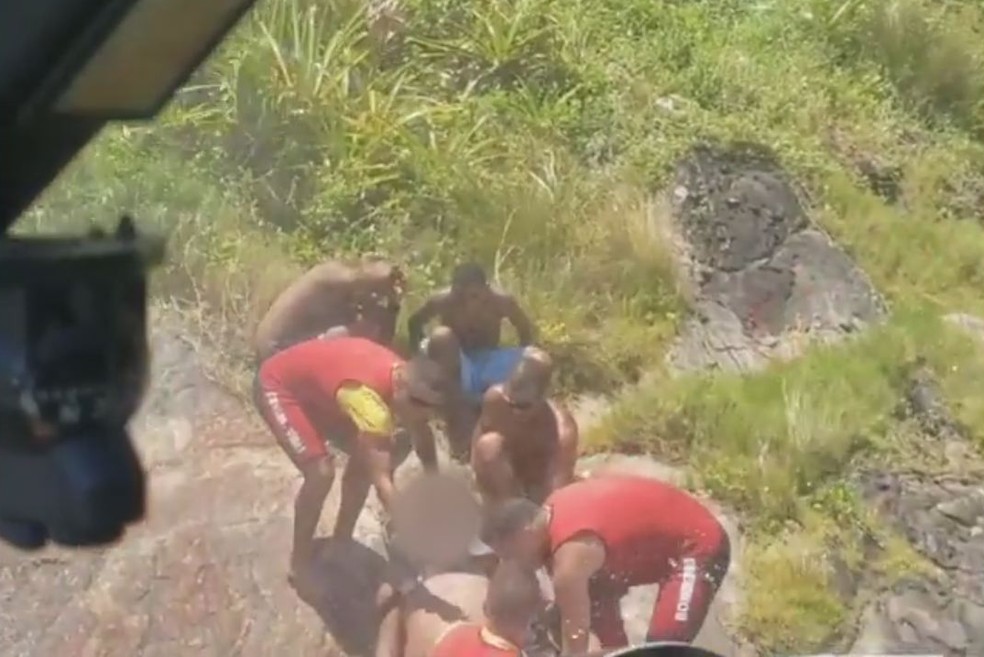 Mulher morre ao ser atingida por forte onda em praia de São Vicente