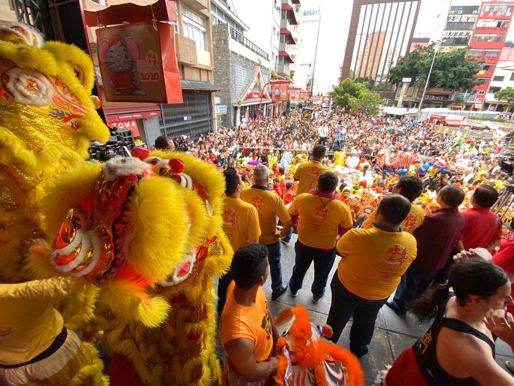 visão-palco-show-ano-novo-chinês-2020 pessoas se preparando para show