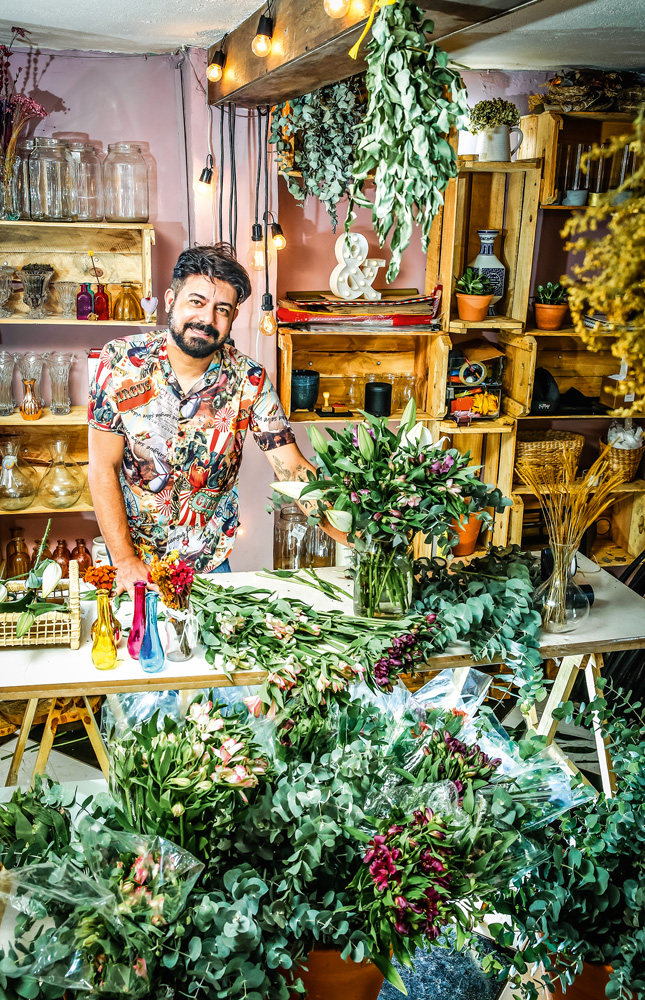 Especialista em design floral entrega arranjos de flores em São Paulo