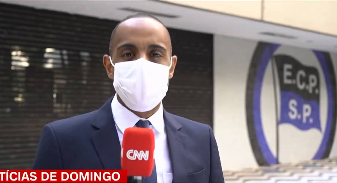 Jairo em frente ao Clube Pinheiros