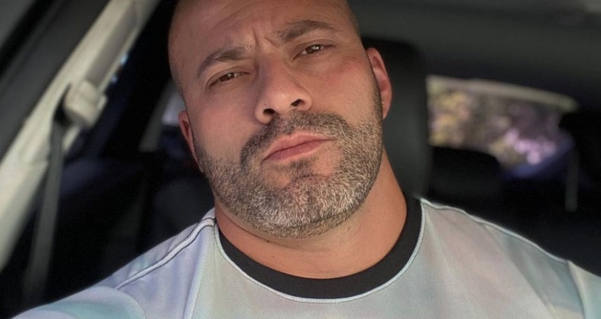 Daniel Silveira, com camiseta com a foto de Jair Bolsonaro
