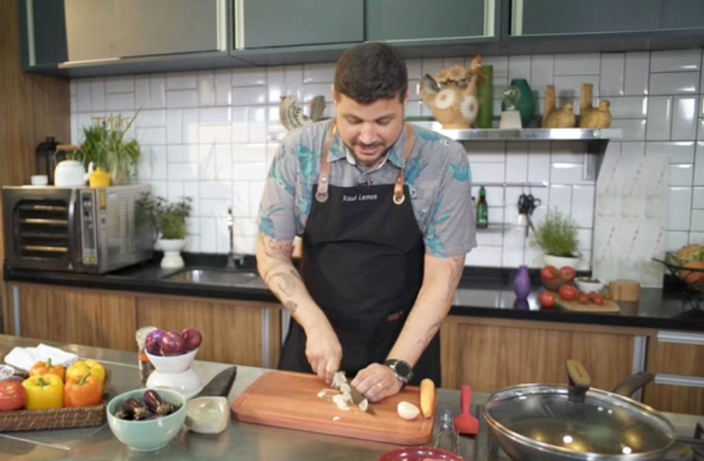 Ex-masterchef Raul Lemos estreia programa na RedeTV!