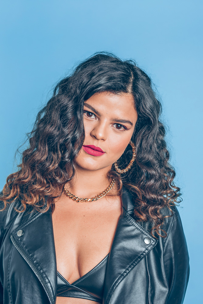 Atriz da série 3%, Amanda Magalhães lança single produzido na quarentena