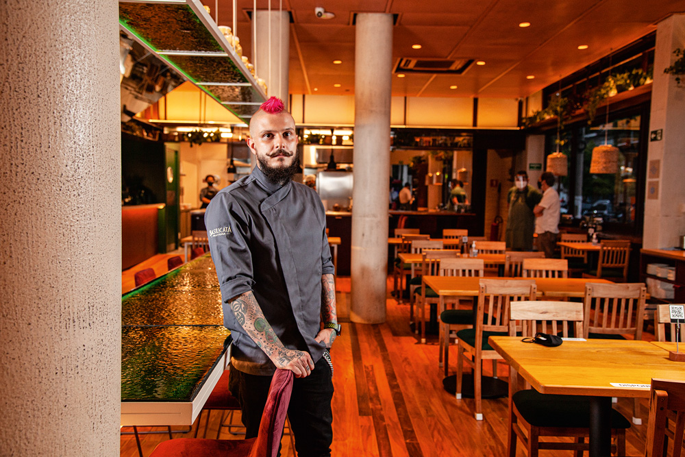 Rafael Lorenti – Basilicata Trattoria Chef Rafael Lorenti no salão do restaurante Basilicata Trattoria