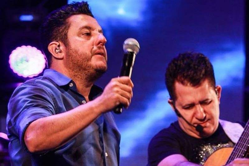 Avião com Bruno, da dupla com Marrone, faz pouso não programado