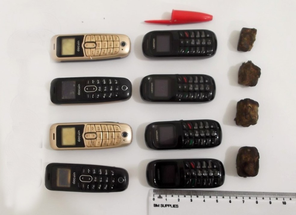 Dois detentos passam por cirurgia para retirar 26 celulares do corpo