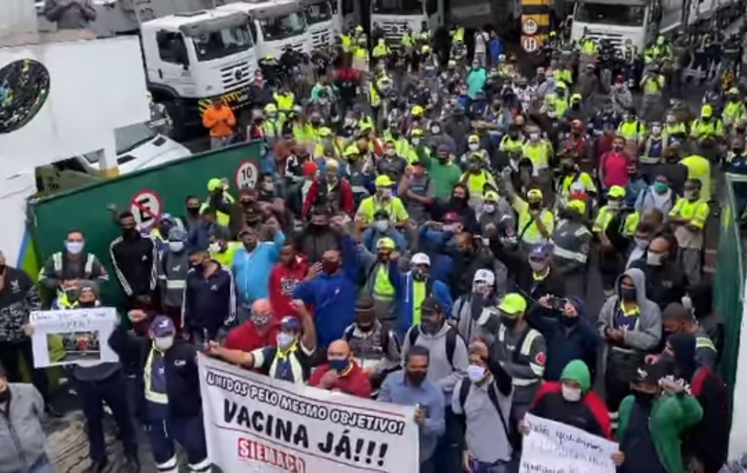 Garis e e coletores de lixo entram em greve por vacina contra a Covid-19