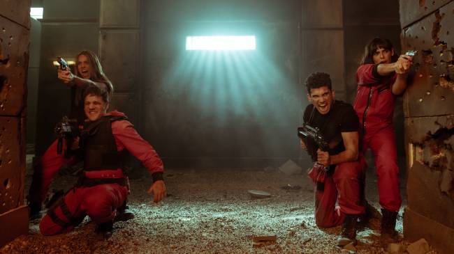 La Casa de Papel Personagens da série dão tiros e correm