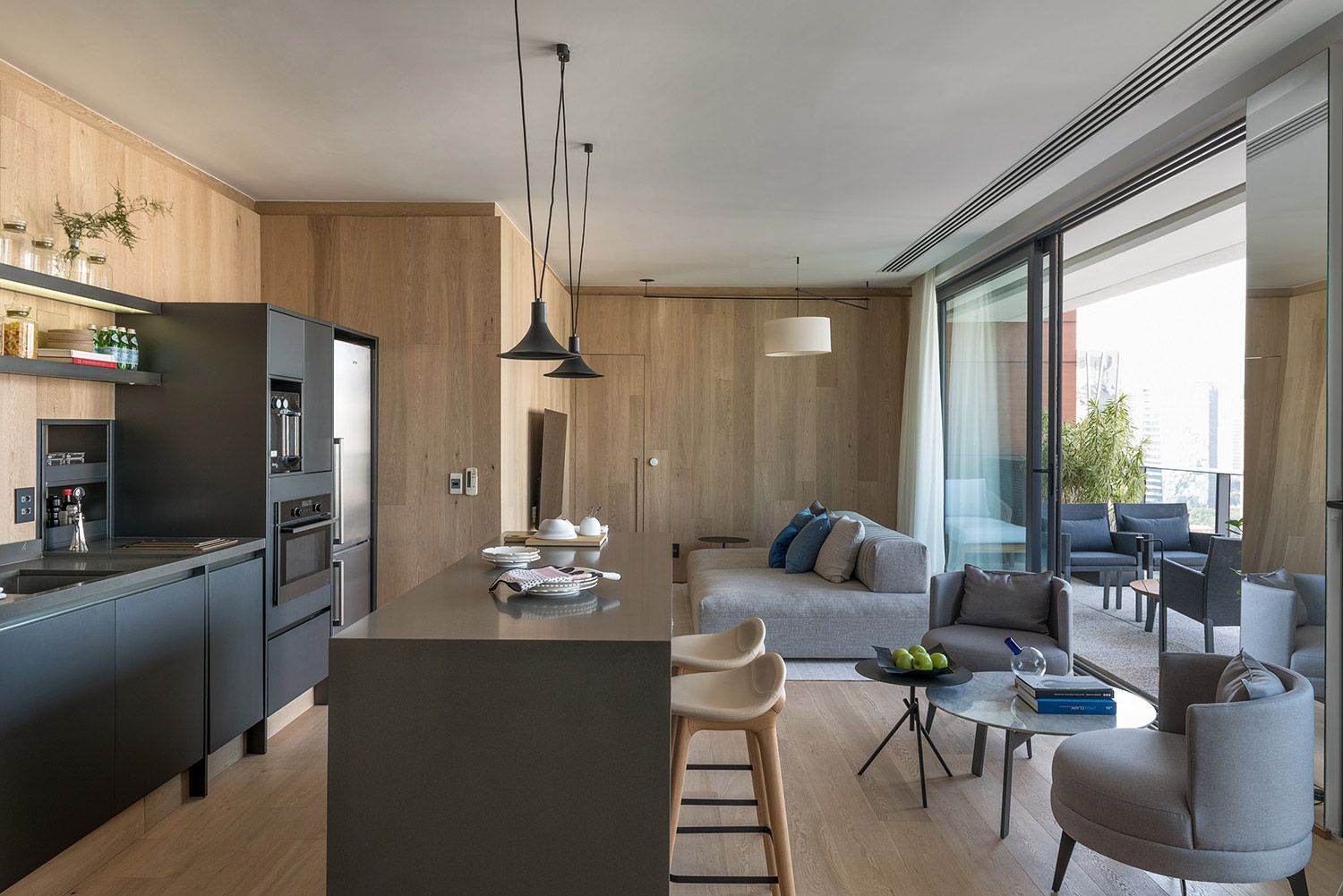 Patricia Martinez utiliza madeira em todos os c&ocirc;modos deste apartamento