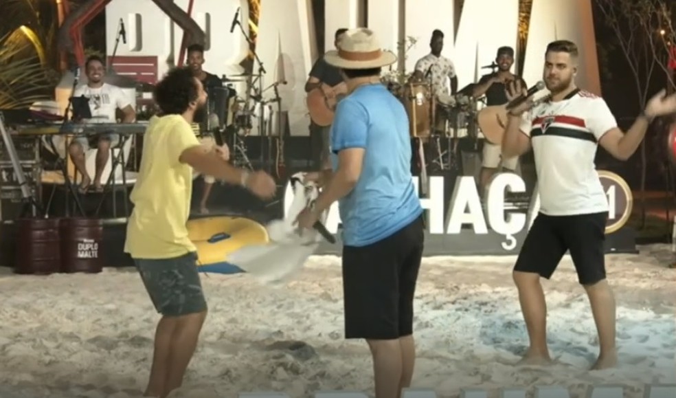 Zé Neto se desculpa por imitação homofóbica após vestir camisa do SPFC