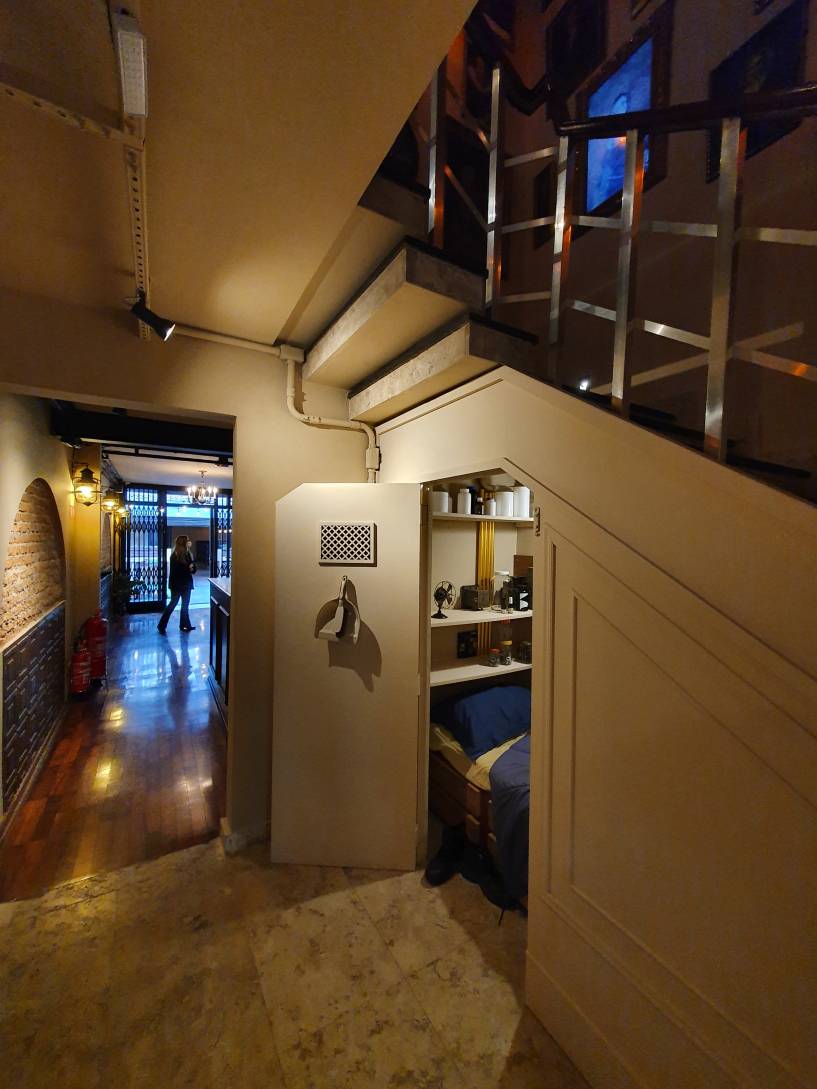 Por baixo das escadas: quarto do Potter Por baixo das escadas: quarto do Potter