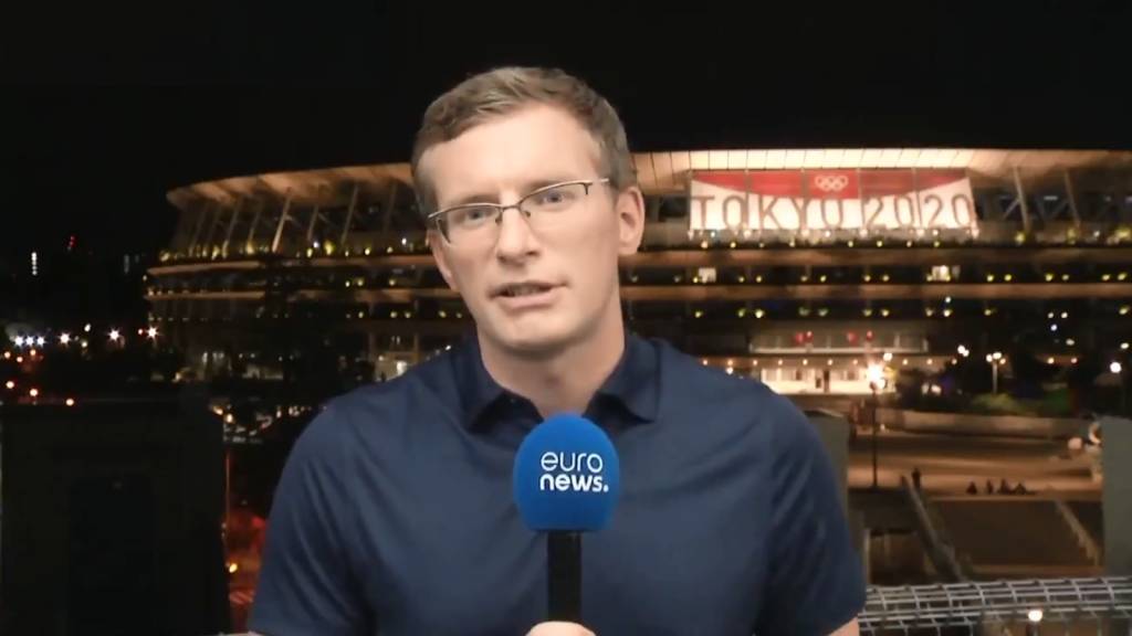 Repórter impressiona com fluência em 6 línguas, inclusive português