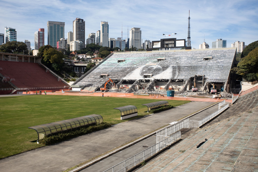 Polêmica, demolição do tobogã do Pacaembu tem ‘apito inicial’