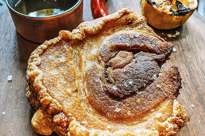 Porquinho pururuca: versões crocantes em três churrascarias