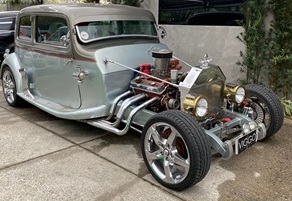 Polícia Civil apreende 42 carros de luxo de loja no Morumbi