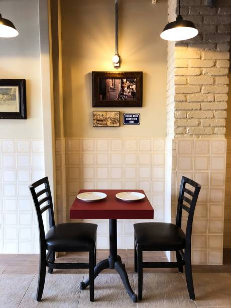 Salão com parede de azulejos antigos: na casa onde Zanuto nasceu Salão com parede de azulejos antigos: na casa onde Zanuto nasceu