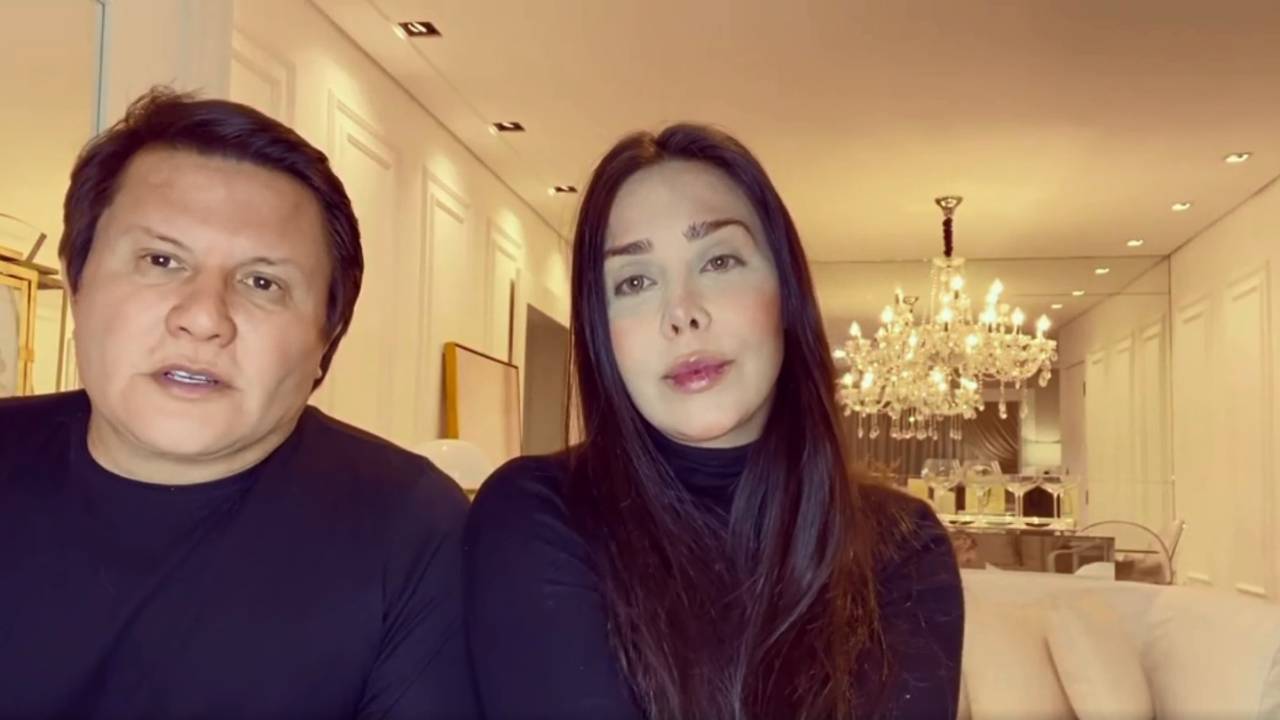 A foto mostra Giovanni e sua esposa, Anna Carolina, em sua casa